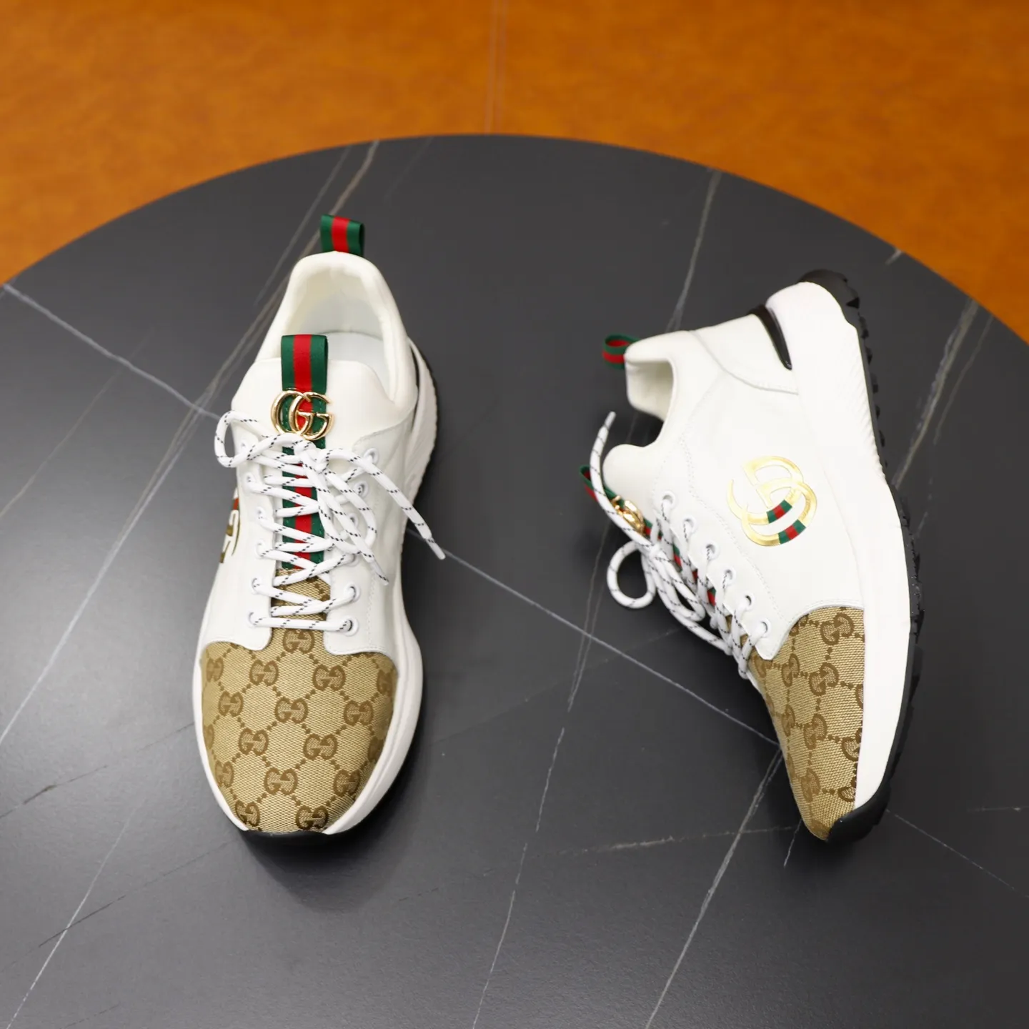 Ex-factory price: 462💰🙅‍♂️🙅‍♂️🙅‍♂️ Brand: GUCCI Standard code: 38-44 (45 customized) Grade: Same as the official website Material: Original material splicing Comfortable and breathable lining Lightweight and wear-resistant sports outsole Style category: Men's fashionable casual shoes Running sneakers Distinguished luxury brand elements Top luxury Color: actual picture color
